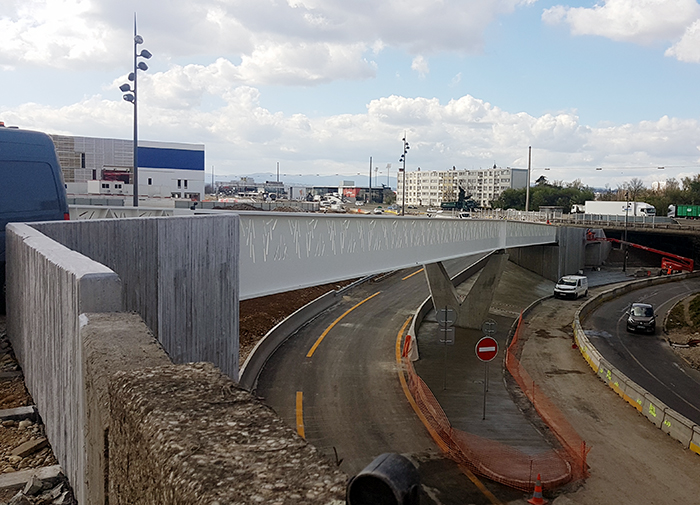 TechWallTM precast concrete walls built as a bridge walkway in Lyon.