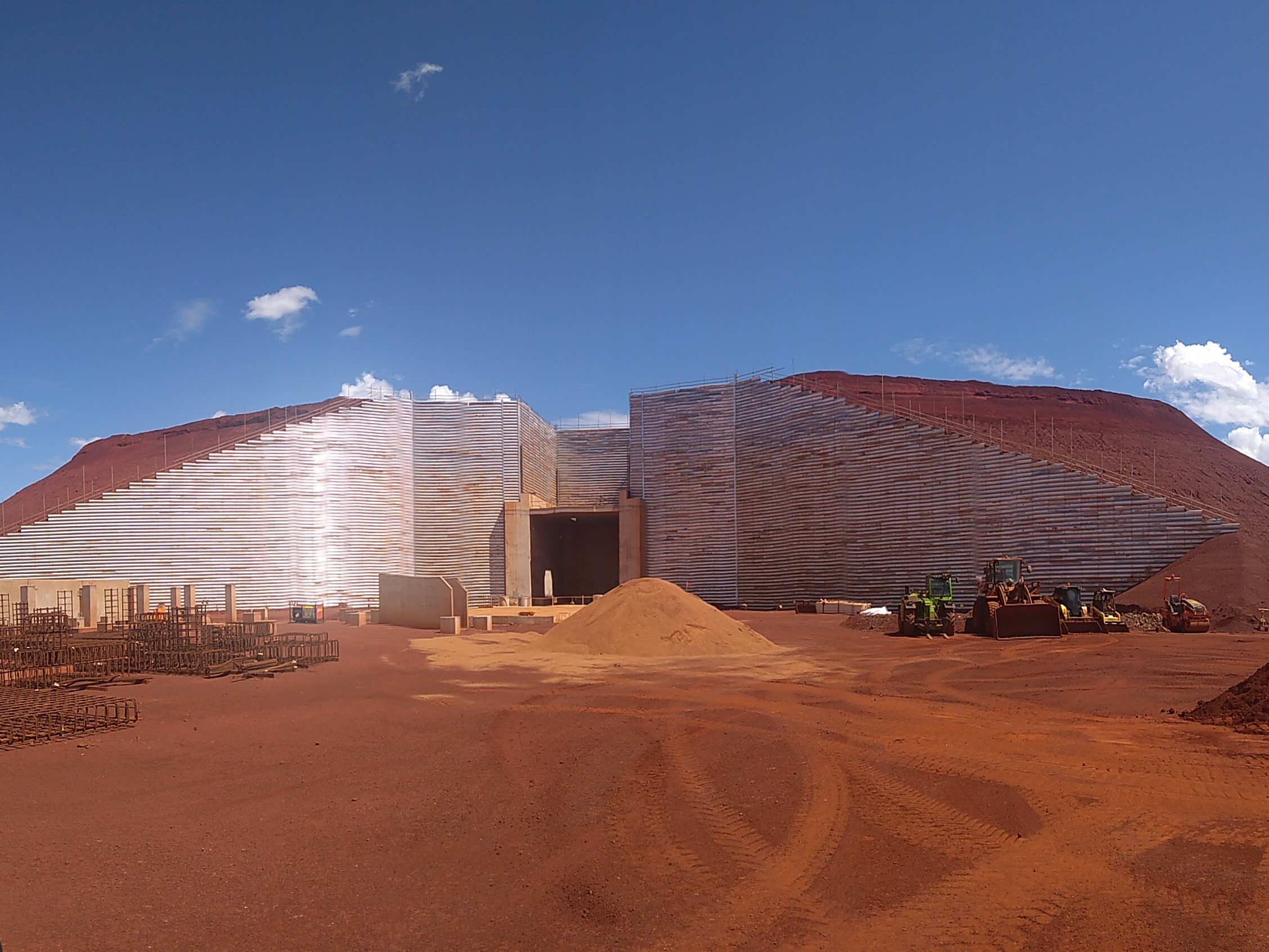  TerraMet steel facing MSE walls on a mine site