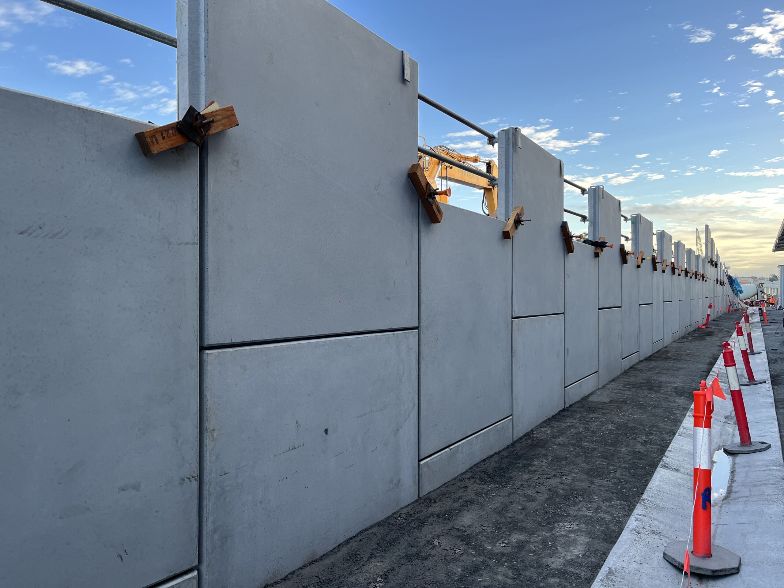 Geoquest Company TerraTilt® and TerraPlus® mechanically stablised earth (MSE) walls support Queensland’s mega rail project, Cross River Rail.