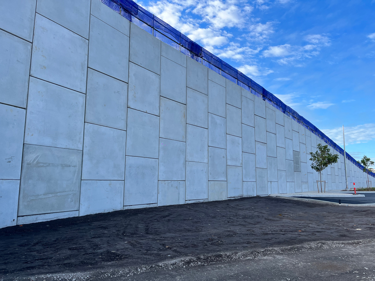 Geoquest Company TerraTilt® and TerraPlus® mechanically stablised earth (MSE) walls support Queensland’s mega rail project, Cross River Rail.