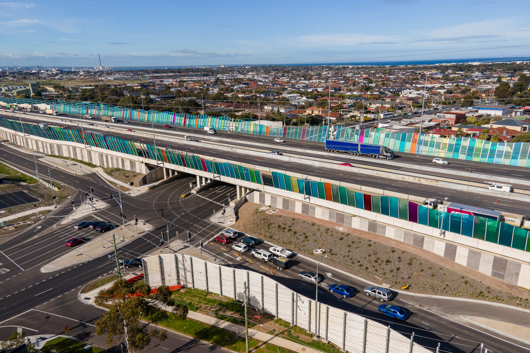 Precast panels in bespoke decorative design for mechanically stabilised earth (MSE) TerraPlus® walls for Victoria’s transformative West Gate Tunnel Project in Melbourne.