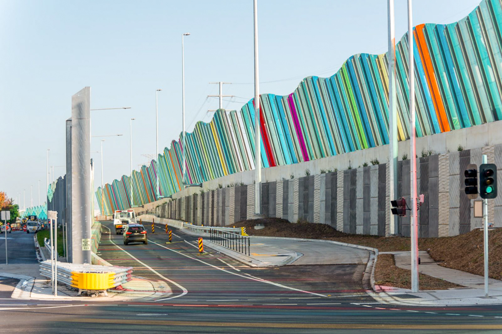 Precast panels in bespoke decorative design for mechanically stabilised earth (MSE) TerraPlus® walls for Victoria’s transformative West Gate Tunnel Project in Melbourne.